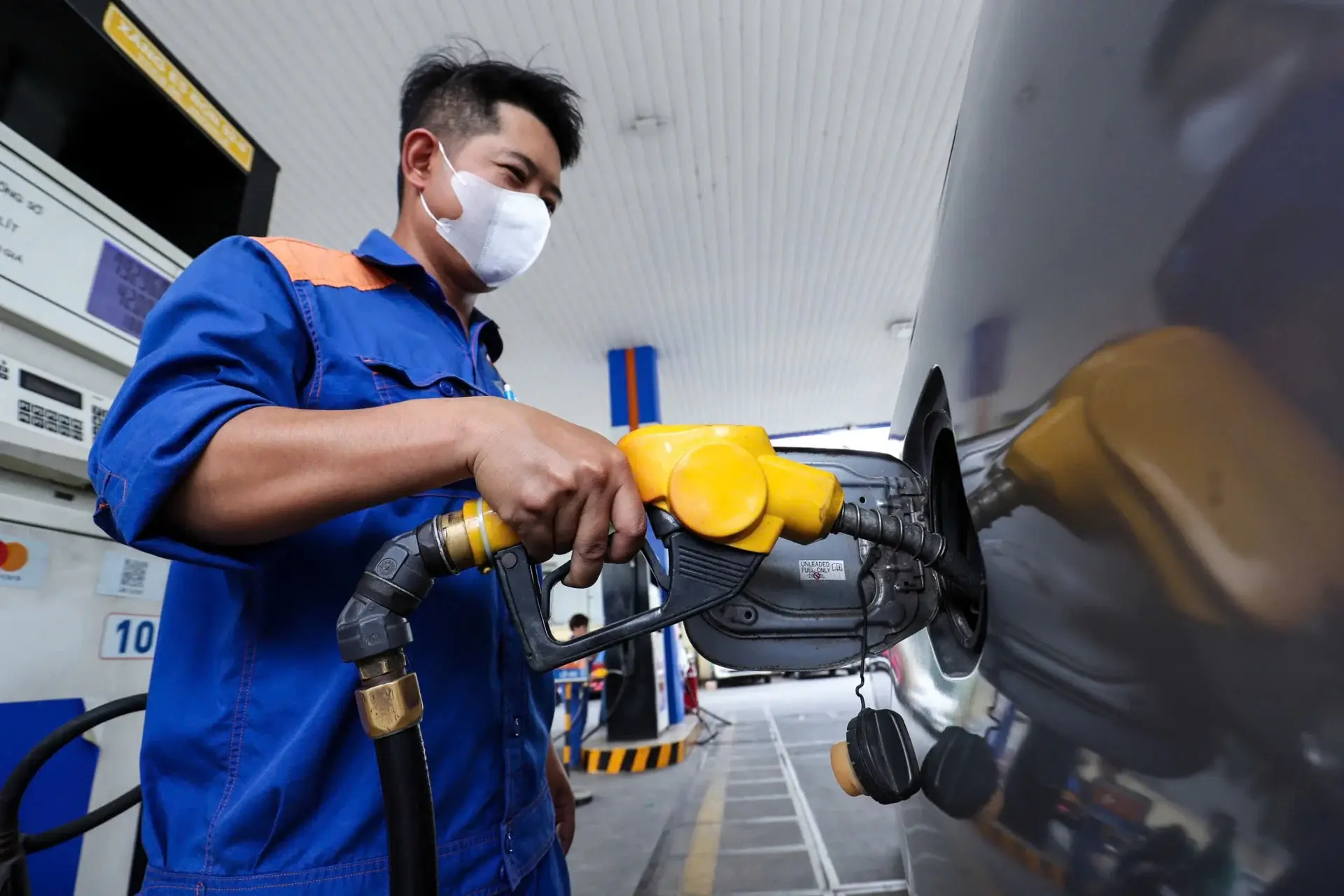 Giá xăng dầu đồng loạt giảm từ 15h ngày 14/5