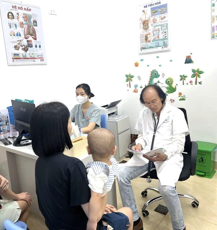 Nuôi con "quá sạch": Sai lầm bào mòn miễn dịch của trẻ