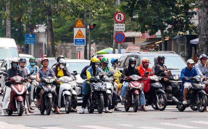 Bắc Bộ và Trung Bộ hứng đợt nắng nóng gay gắt nhất từ đầu mùa, Biển Đông sắp đón bão
