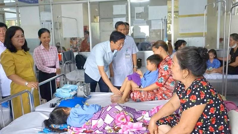 Đồng tháp: Số ca nghi ngộ độc sau bữa ăn bán trú tại trường Tiểu học Kim Đồng lên 81