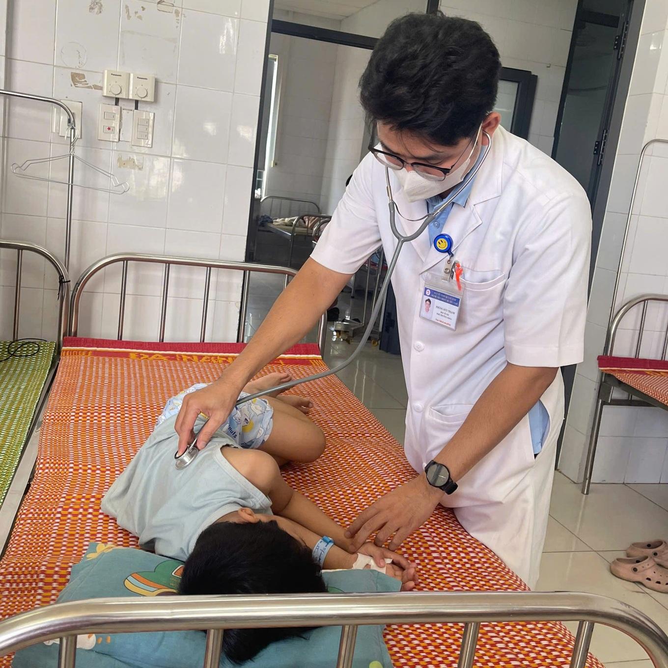 Hàng chục người nhập viện nghi ngộ độc thực phẩm sau khi ăn bánh mì tại Đà Nẵng Hàng chục người nhập viện nghi ngộ độc thực phẩm sau khi ăn bánh mì tại Đà Nẵng