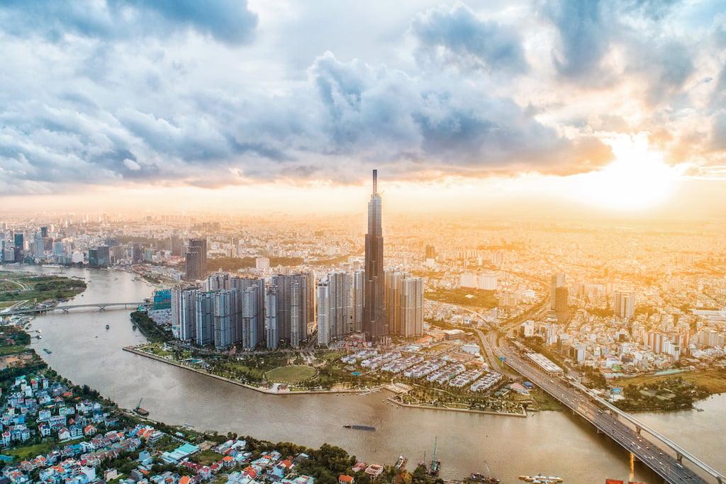 Vingroup vươn lên hạng 26 trong Top 500 doanh nghiệp lớn nhất Đông Nam Á Vingroup vươn lên hạng 26 trong Top 500 doanh nghiệp lớn nhất Đông Nam Á