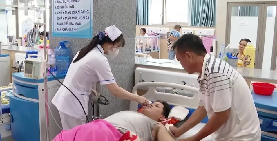 Vụ ngộ độc bánh mì tại Đồng Tháp: Số ca nhập viện vượt mốc 200 người Vụ ngộ độc bánh mì tại Đồng Tháp: Số ca nhập viện vượt mốc 200 người