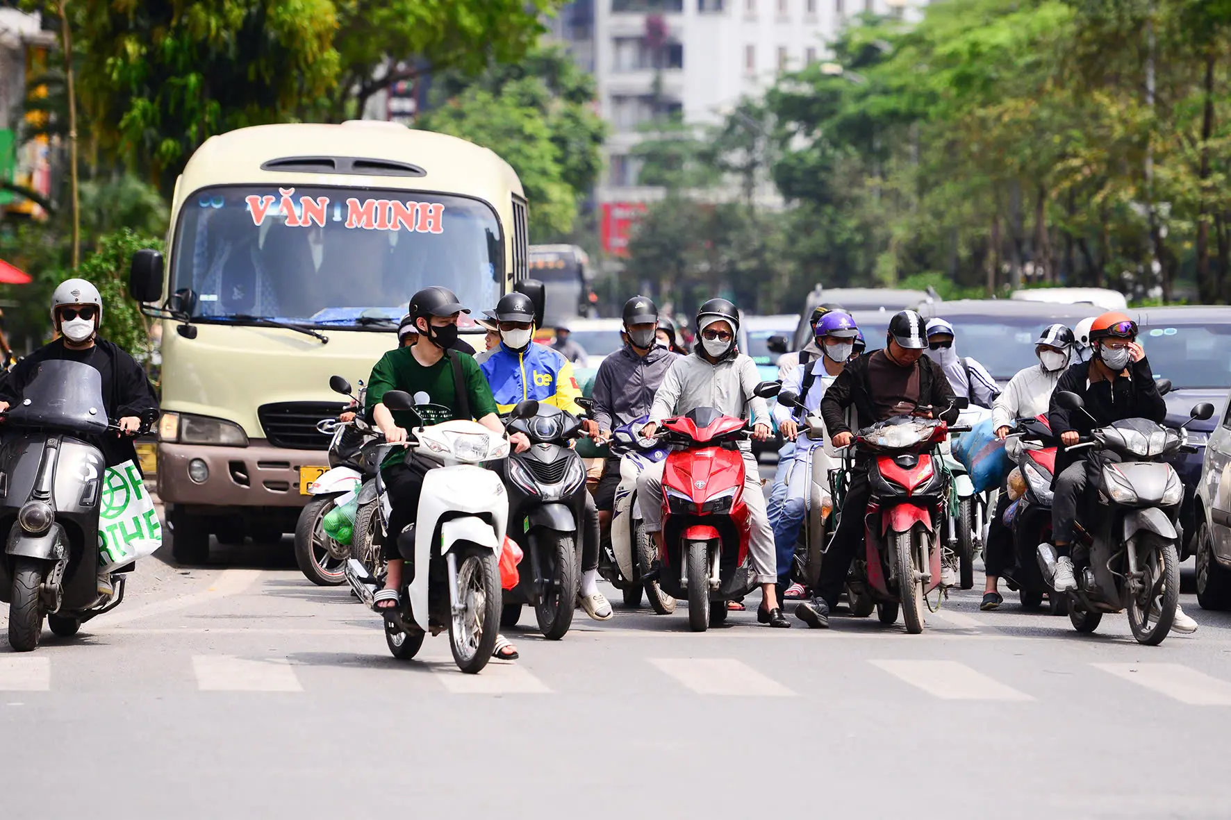 Nắng nóng gay gắt bủa vây miền Bắc và miền Trung, nhiều nơi vượt ngưỡng 40 độ C Nắng nóng gay gắt bủa vây miền Bắc và miền Trung, nhiều nơi vượt ngưỡng 40 độ C