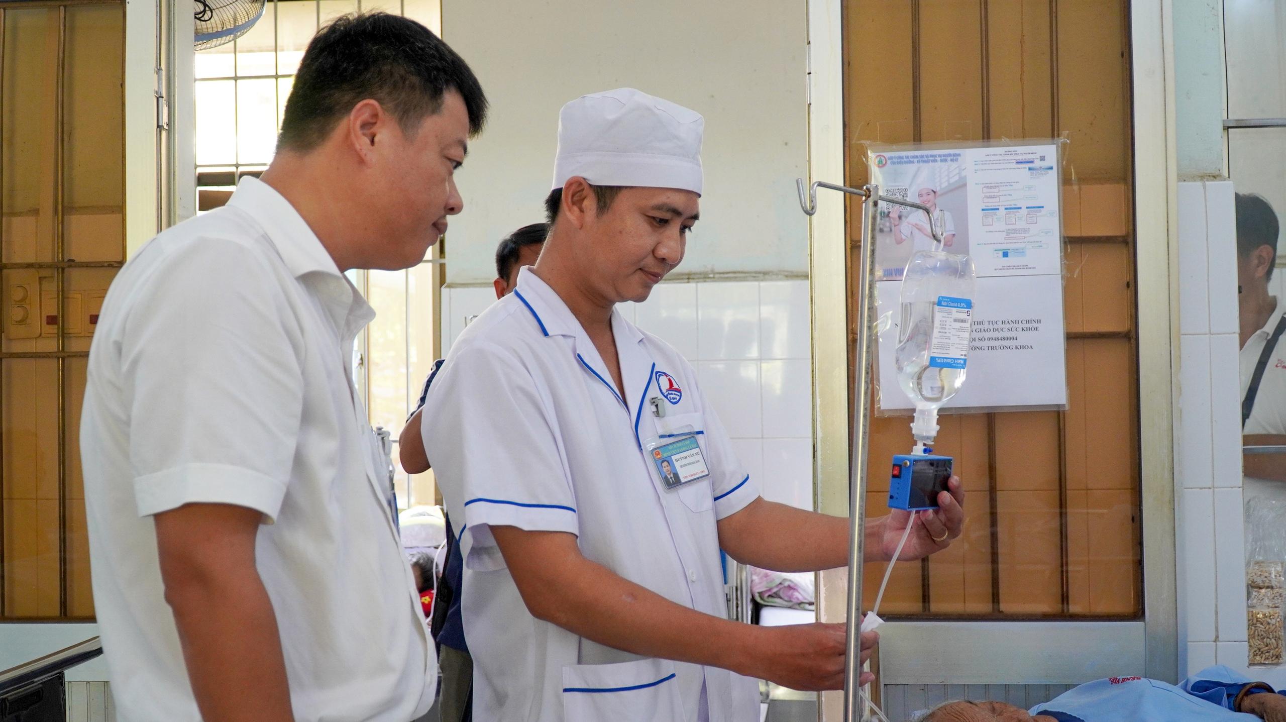 Sáng chế máy đếm số giọt dịch truyền giá rẻ "made in Cà Mau"