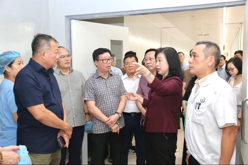 Bộ trưởng Bộ Y tế kiểm tra toàn diện công tác chuẩn bị tại bệnh viện Hữu nghị Việt Đức cơ sở Ninh Bình Bộ trưởng Bộ Y tế kiểm tra toàn diện công tác chuẩn bị tại bệnh viện Hữu nghị Việt Đức cơ sở Ninh Bình