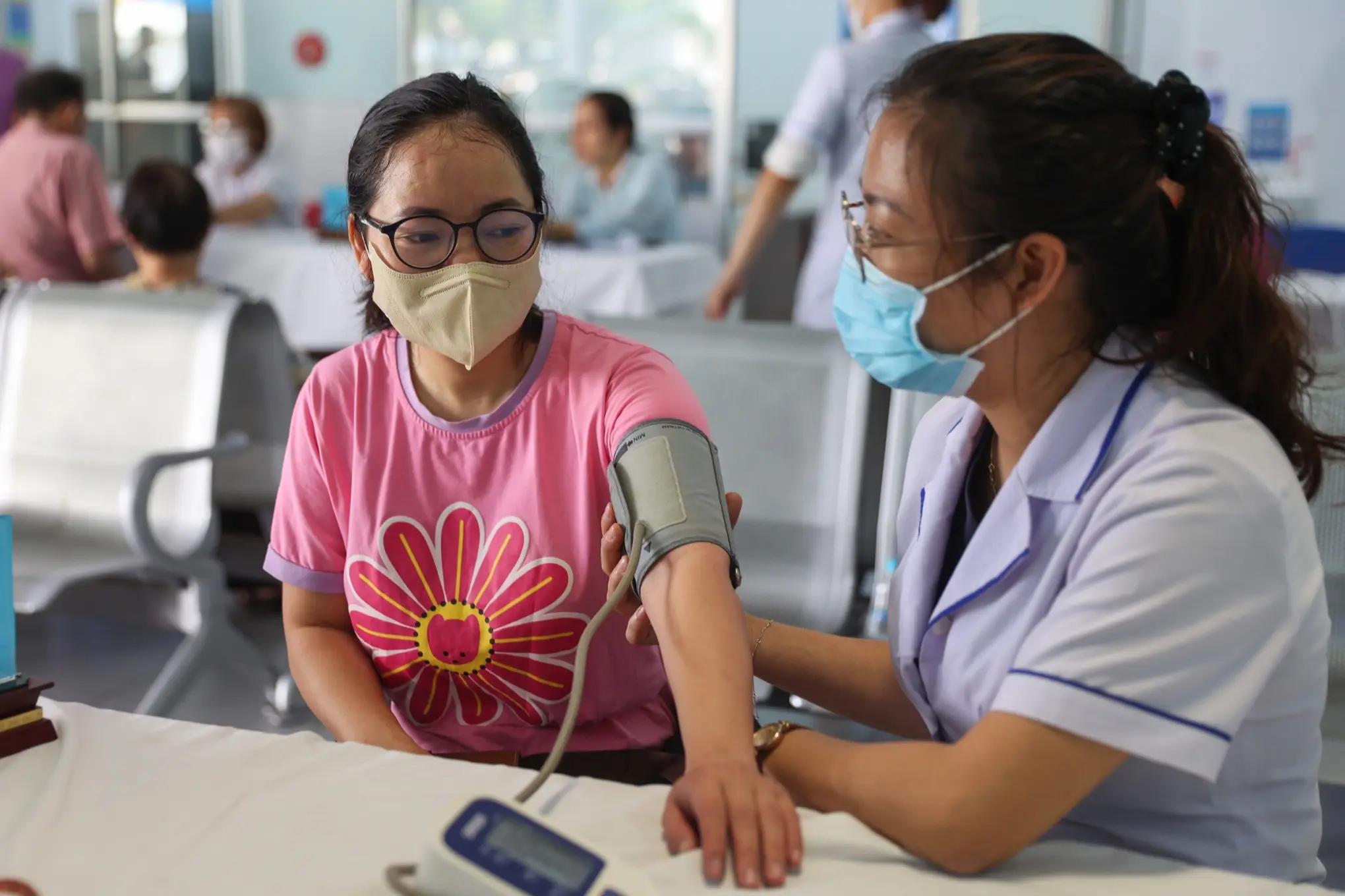 Không yêu cầu giấy chuyển tuyến đối với 62 nhóm bệnh hiểm nghèo và hiếm Không yêu cầu giấy chuyển tuyến đối với 62 nhóm bệnh hiểm nghèo và hiếm