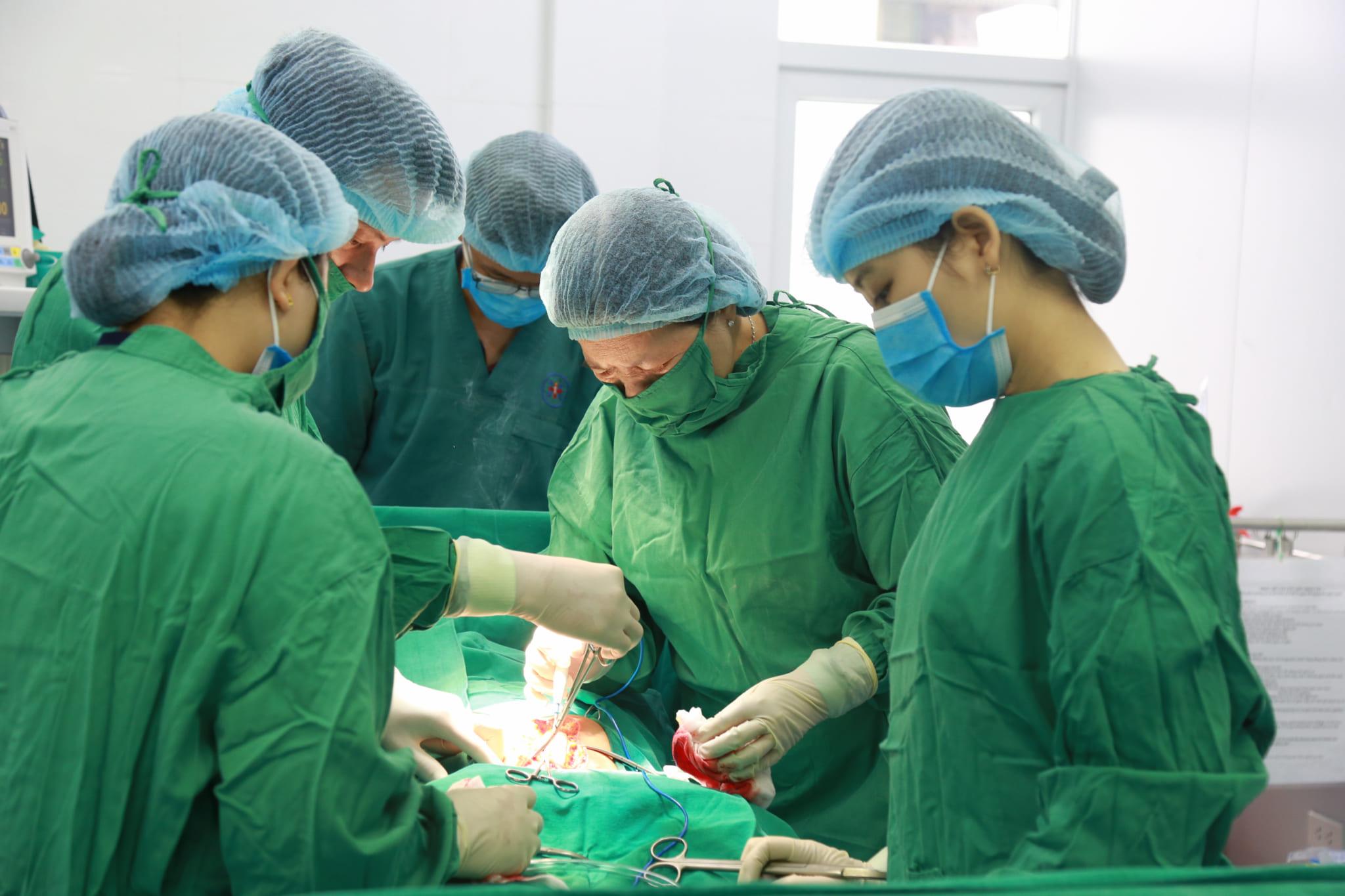 Chế độ phụ cấp đặc thù với nhân viên y tế chính thức tăng từ hôm nay