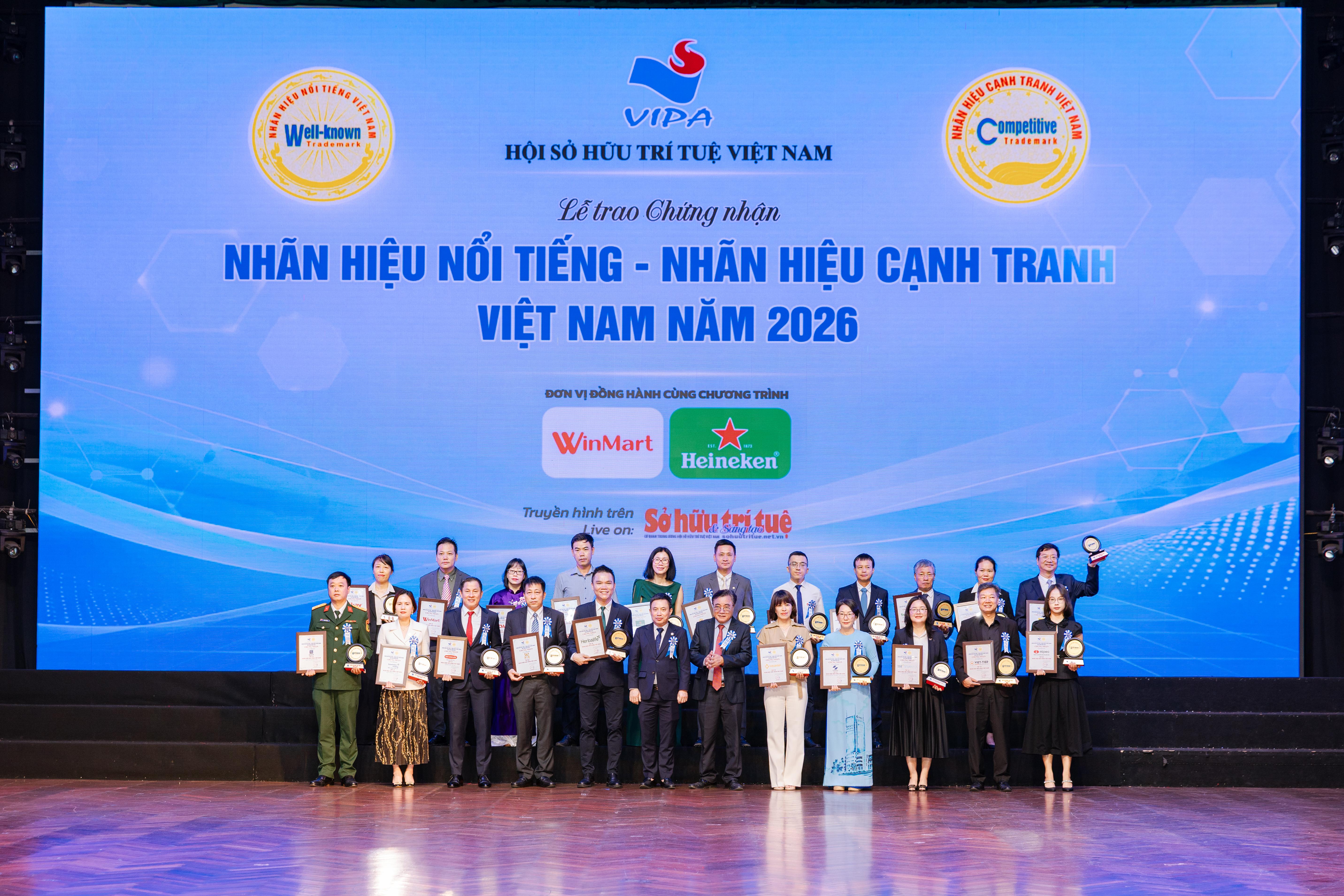 Nhà xuất bản Giáo dục Việt Nam vinh dự đạt chứng nhận "Top 20 Nhãn hiệu nổi tiếng Việt Nam năm 2026" Nhà xuất bản Giáo dục Việt Nam vinh dự đạt chứng nhận "Top 20 Nhãn hiệu nổi tiếng Việt Nam năm 2026"