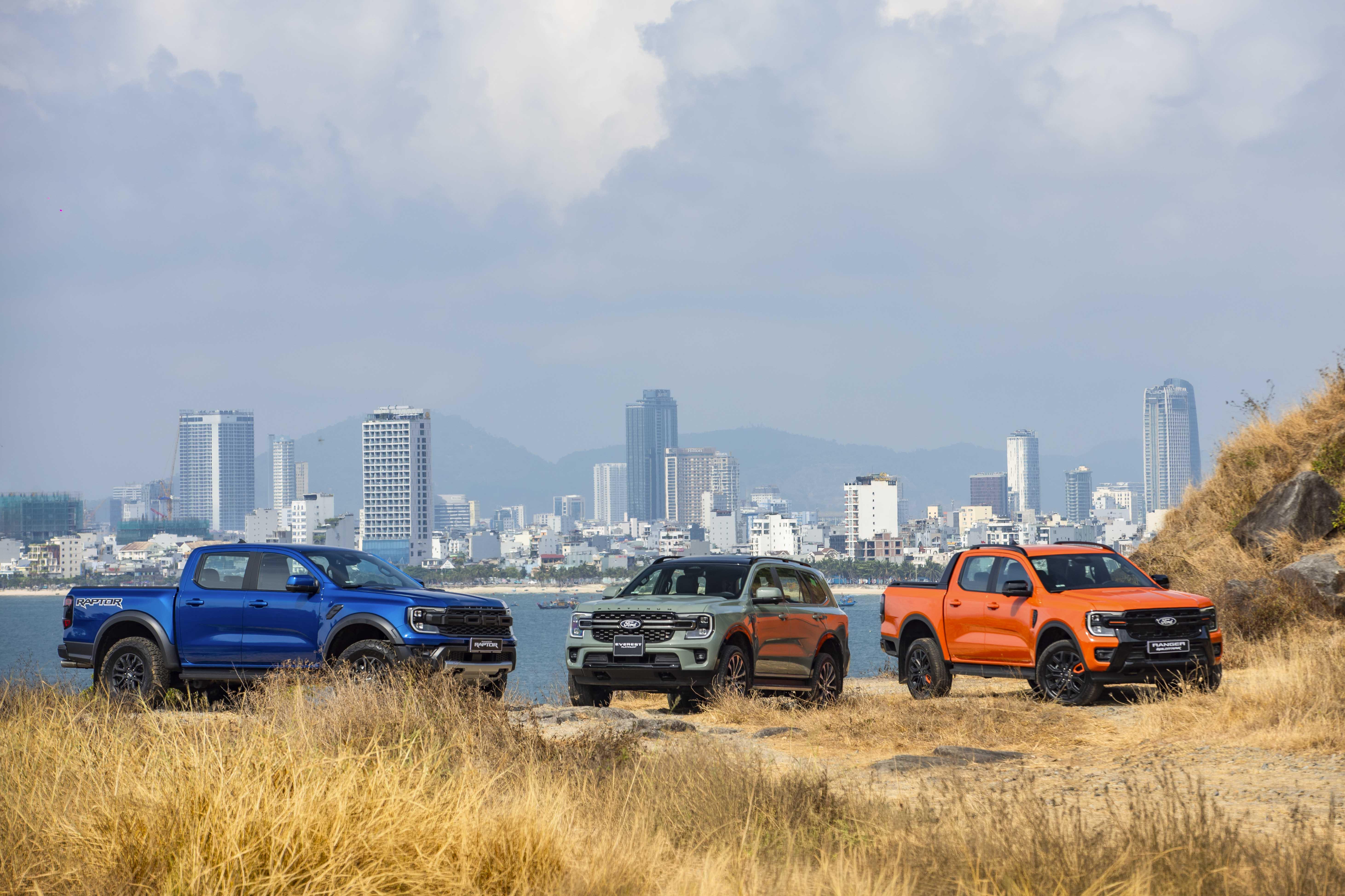 Ford Việt Nam ra mắt loạt phiên bản Ranger và Everest mới: Bứt phá sức mạnh V6, nâng tầm trải nghiệm công nghệ và dịch vụ