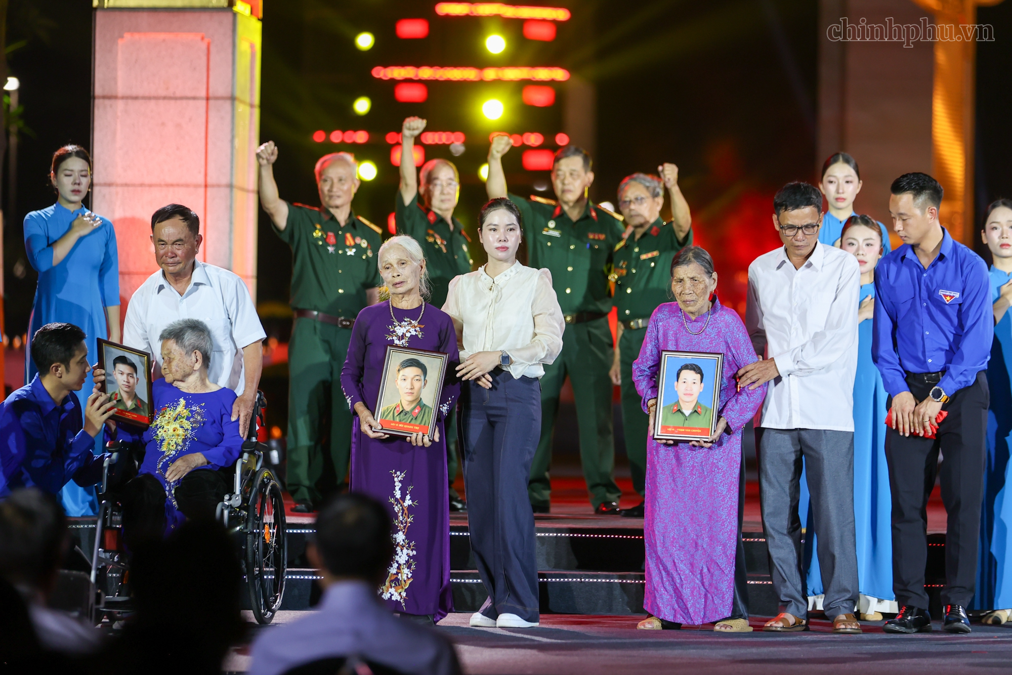 Cầu truyền hình ‘Sao sáng dẫn đường’: Tôn vinh và tri ân sự hy sinh cao cả của các Anh hùng liệt sĩ