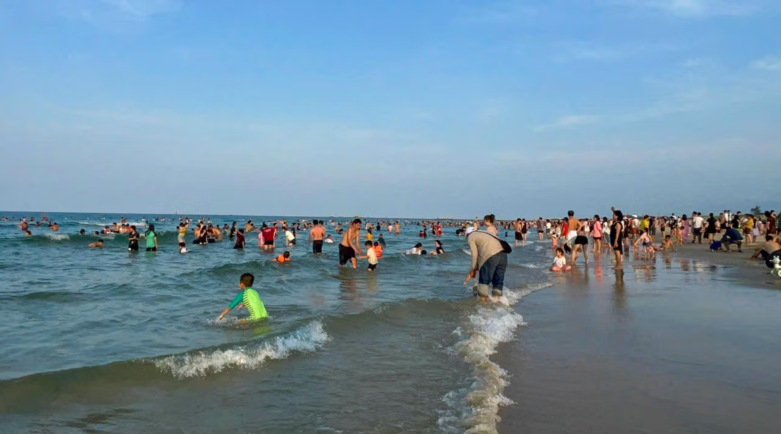Siết an toàn bãi tắm trước nguy cơ đuối nước mùa du lịch biển