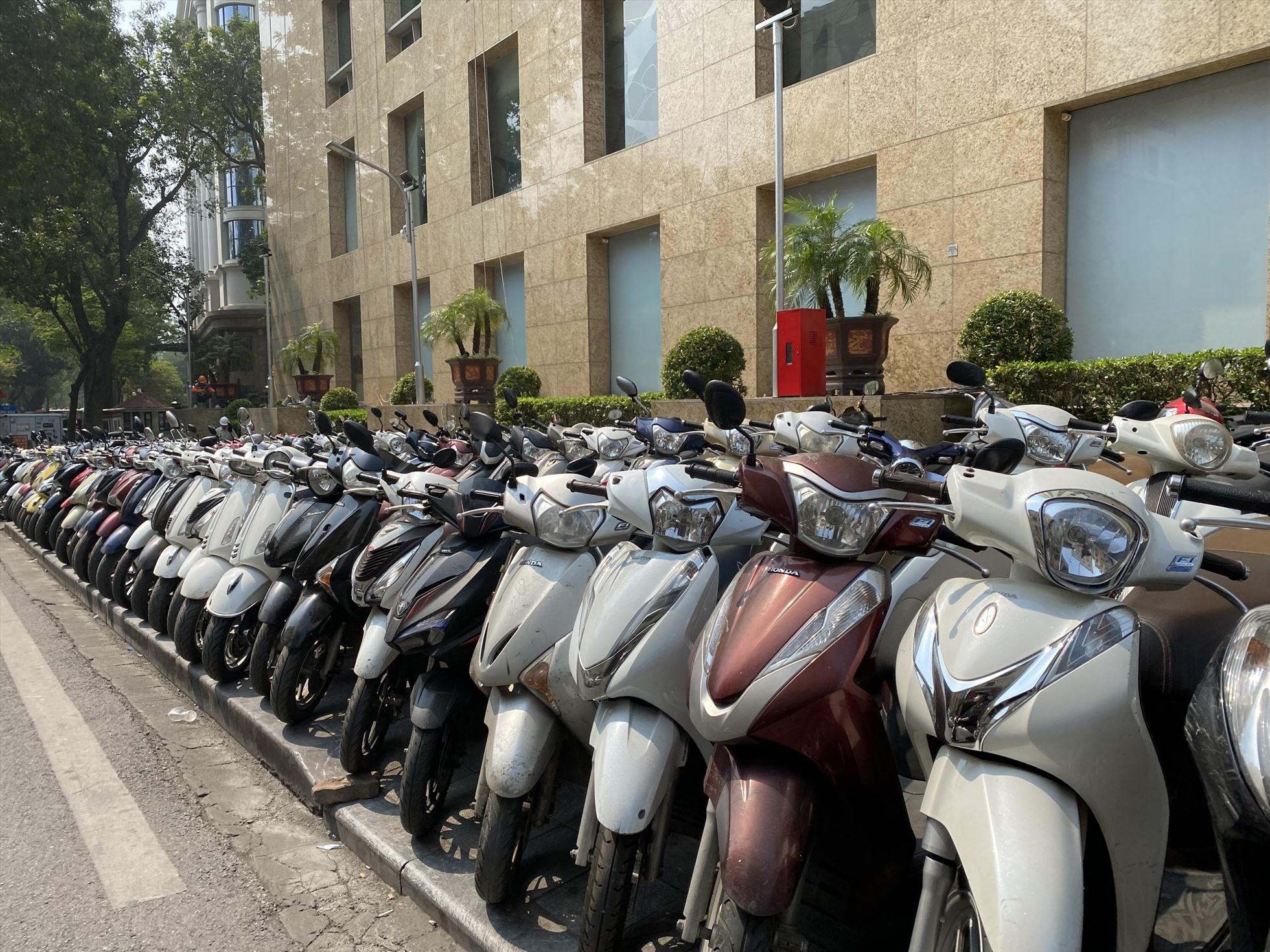 Dự thảo điều chỉnh mức phí sử dụng tạm thời lòng đường, hè phố trên địa bàn thành phố Hà Nội