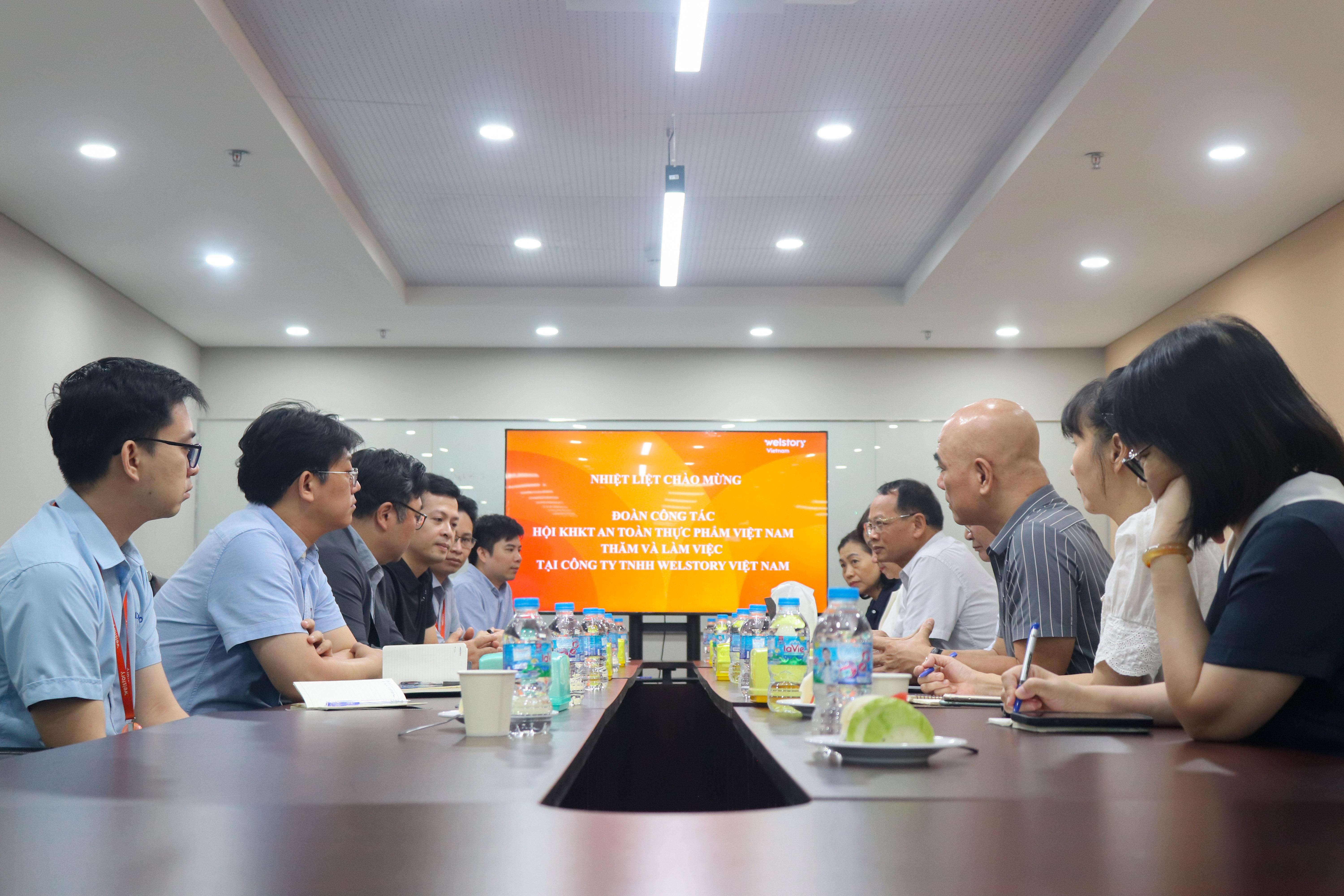 doan-cong-tac-vinafosa-cung-dai-dien-welstory-tai-buoi-lam-viec---copy_1783516647.jpg