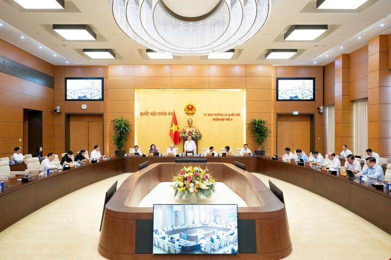 Chủ tịch Quốc hội chủ trì Phiên họp thứ 4 của Ủy ban Thường vụ Quốc hội Chủ tịch Quốc hội chủ trì Phiên họp thứ 4 của Ủy ban Thường vụ Quốc hội