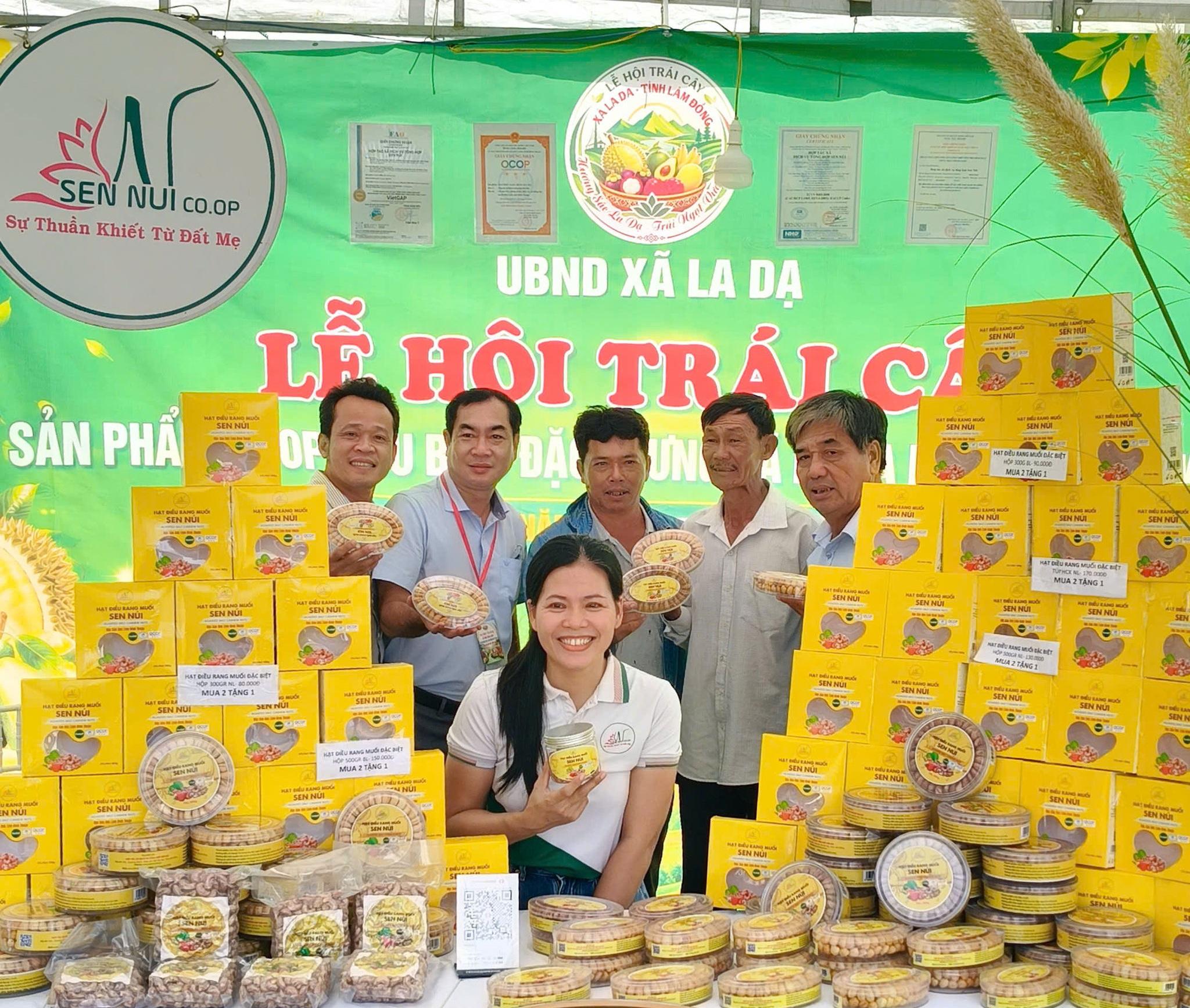 Lễ hội trái cây La Dạ đưa mùa quả chín thành trải nghiệm