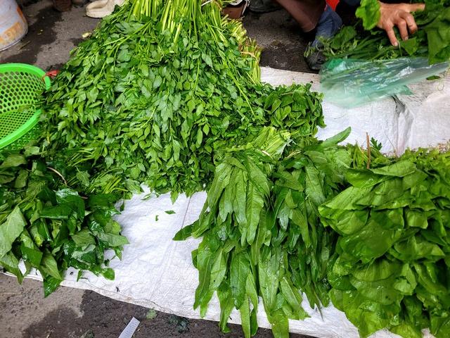 Nhiều loại rau xanh tại TPHCM tăng mạnh