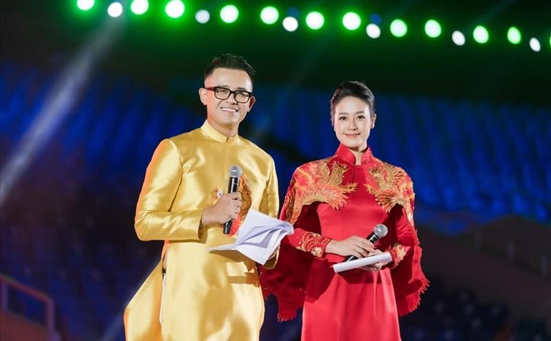 'MC giàu nhất VTV' từng tốt nghiệp Bách khoa: Sở hữu căn hộ trị giá 6,5 tỷ đồng, nhà liền kề 5 tầng tại Hà Nội, hôn nhân viên mãn bên vợ là BTV Thời sự