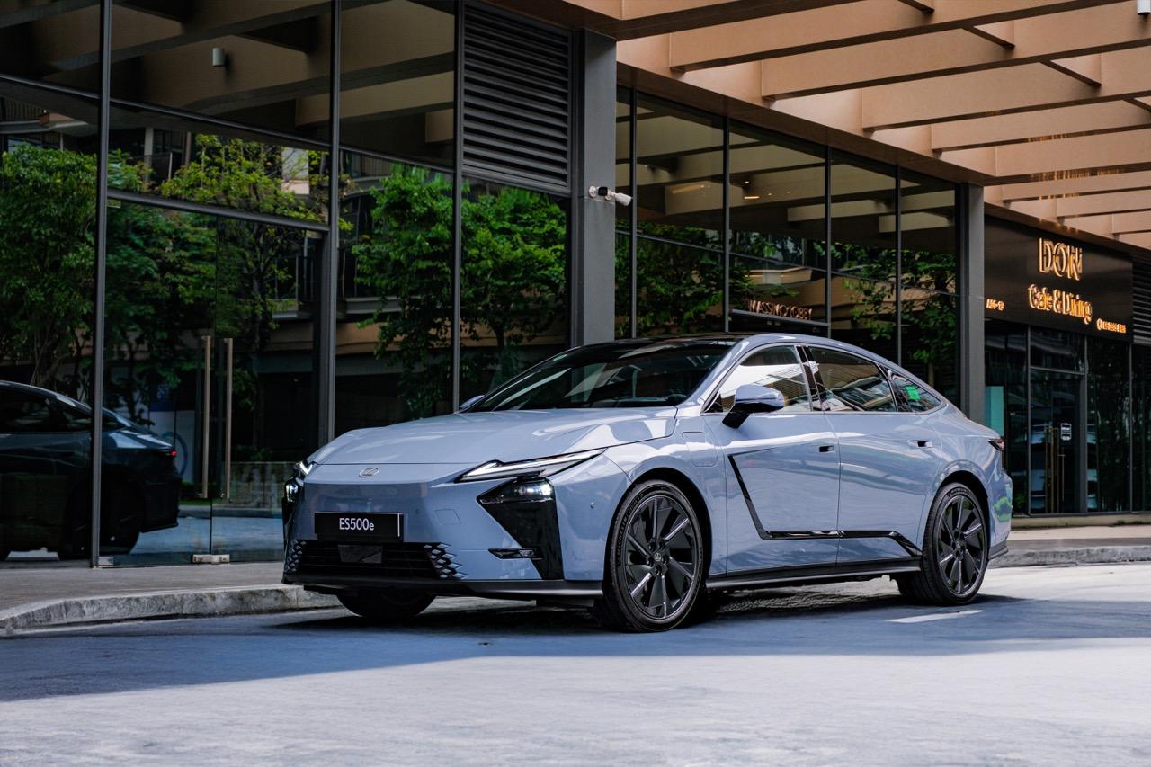 Lexus ES thế hệ thứ 8 chính thức có mặt tại Việt Nam, giá cao nhất 2,94 tỷ đồng