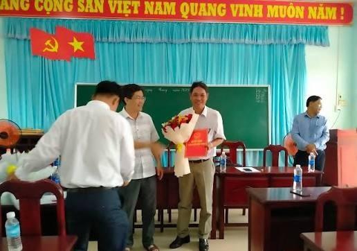 Tặng ban giám hiệu, hiệu trưởng, hiệu phó trường 2.000.000 đồng/người: Dịp gì và chi tiết nhóm đối tượng được hưởng? Tặng ban giám hiệu, hiệu trưởng, hiệu phó trường 2.000.000 đồng/người: Dịp gì và chi tiết nhóm đối tượng được hưởng?