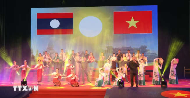 Quan hệ Việt Nam-Lào: Từ "đoàn kết đặc biệt" đến "gắn kết chiến lược" trong kỷ nguyên mới