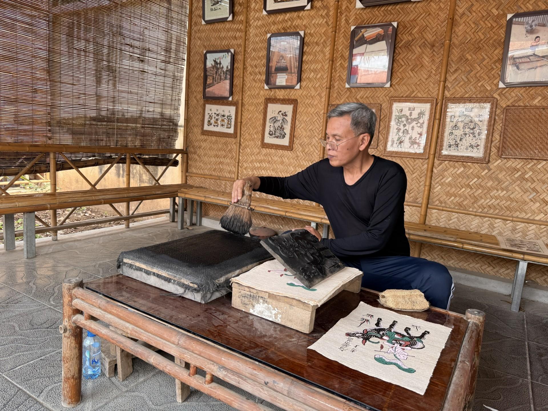 Nghệ nhân Ưu tú Nguyễn Đăng Chế – người gìn giữ hồn tranh dân gian Đông Hồ