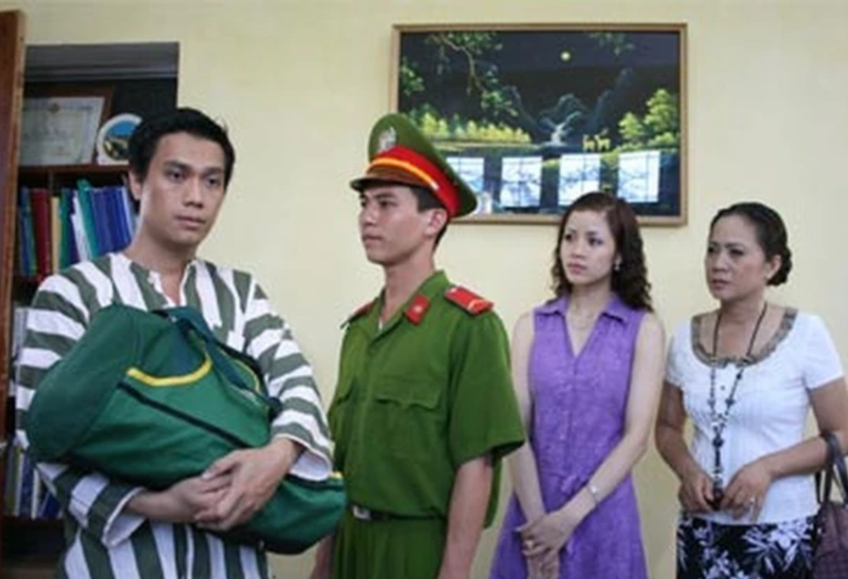 Nam NSƯT ‘vào tù ra tội’ nhiều nhất nhì màn ảnh Việt: Nay bán chân gà online, sở hữu bất động sản từ Bắc vào Nam và xế sang đắt đỏ