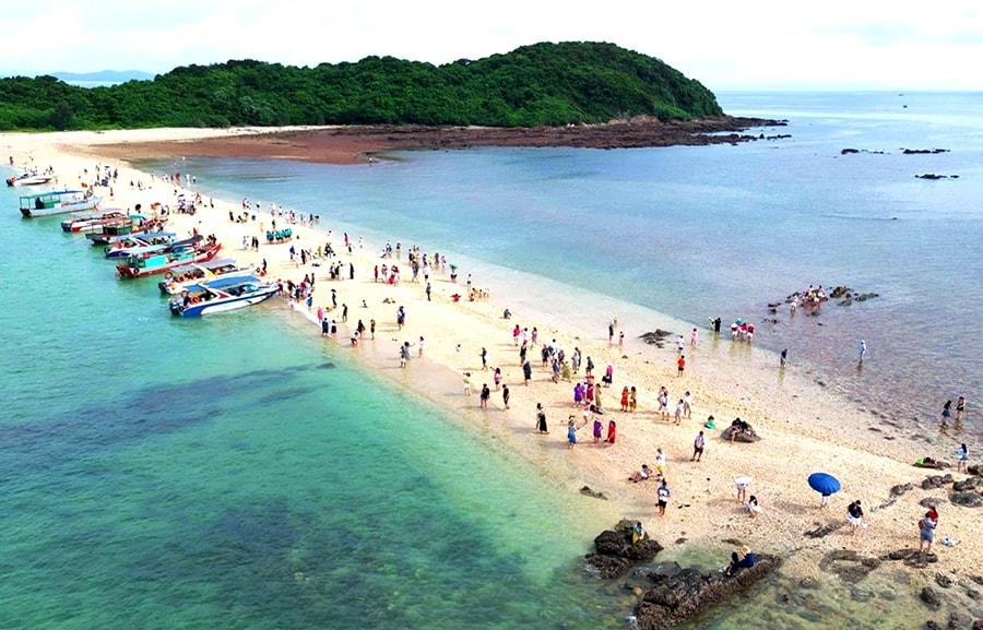 Du lịch nội địa “lên ngôi” dịp nghỉ lễ dài ngày, tour gần hút khách Du lịch nội địa “lên ngôi” dịp nghỉ lễ dài ngày, tour gần hút khách