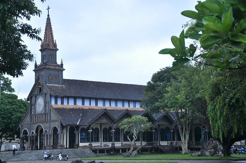 Nhà thờ của Việt Nam được xây dựng toàn bằng gỗ quý suốt 5 năm: Huy động thợ lành nghề từ nhiều tỉnh thành, được xếp vào hàng 'kiệt tác kiến trúc'