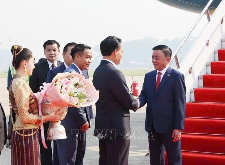 Thường trực Ban Bí thư Trần Cẩm Tú đến Vientiane, bắt đầu thăm chính thức Lào Thường trực Ban Bí thư Trần Cẩm Tú đến Vientiane, bắt đầu thăm chính thức Lào