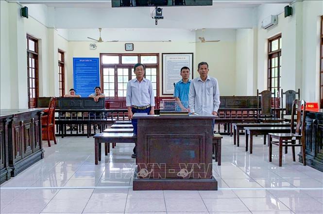 Hợp thức hóa kiểm dịch cho gần 10.000 con lợn, ba bị cáo lĩnh án tù vì đưa và nhận hối lộ