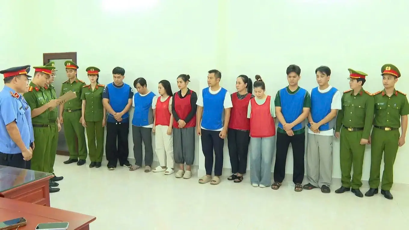 kim-cuong-buon-lau-2-1783000584497_1783571831.webp