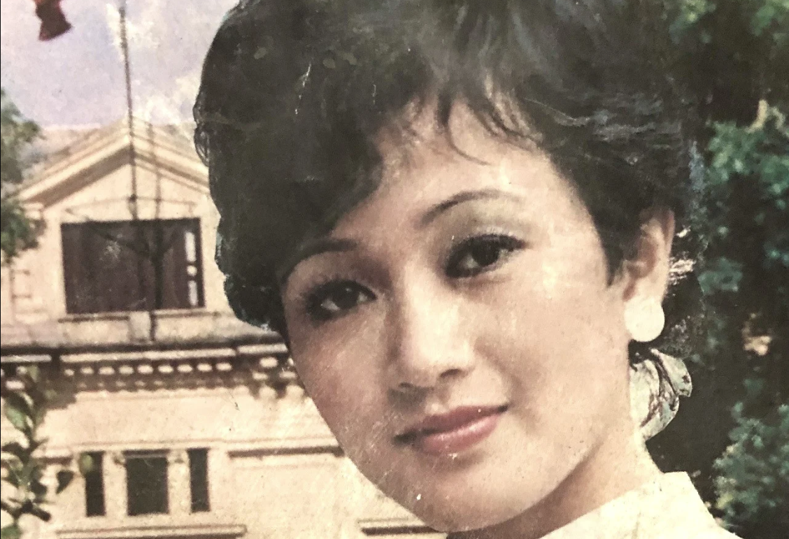 'Nữ hoàng ảnh lịch miền Bắc' là Thủ khoa đại học: Từng rời bỏ nghệ thuật làm nhân viên văn phòng, giữ chức Phó Giám đốc Nhà hát, học Thạc sĩ ở tuổi 50