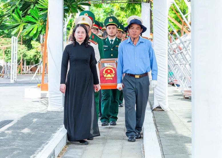 Phó Chủ tịch nước dự lễ an táng 235 hài cốt liệt sĩ tại Nghĩa trang liệt sĩ Dốc Bà Đắc Phó Chủ tịch nước dự lễ an táng 235 hài cốt liệt sĩ tại Nghĩa trang liệt sĩ Dốc Bà Đắc
