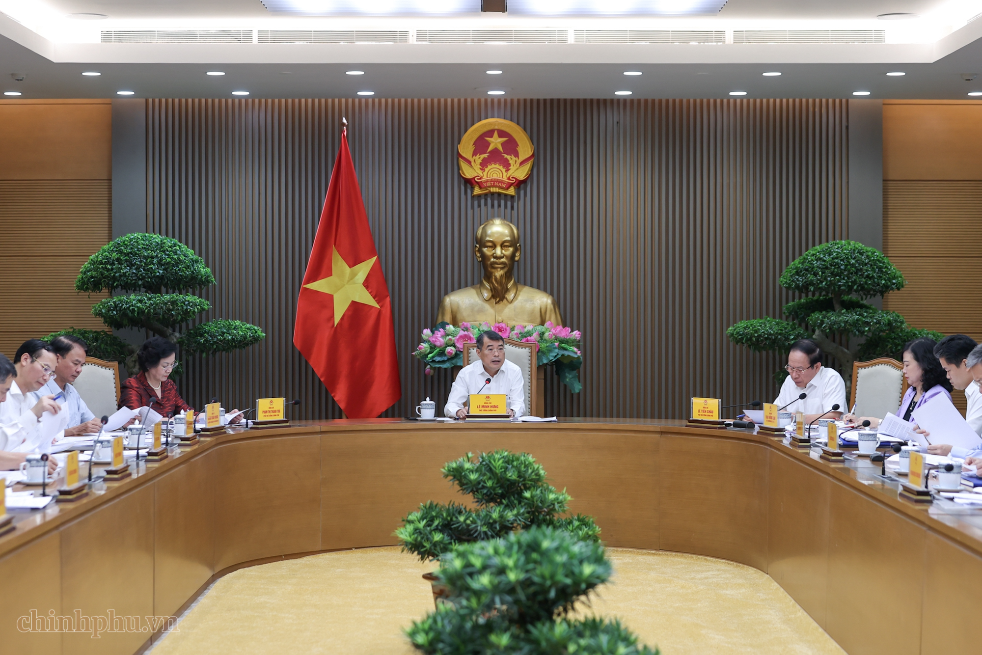 Thủ tướng yêu cầu kiểm soát giá thuốc, thiết bị y tế từ gốc, loại bỏ chi phí trung gian Thủ tướng yêu cầu kiểm soát giá thuốc, thiết bị y tế từ gốc, loại bỏ chi phí trung gian