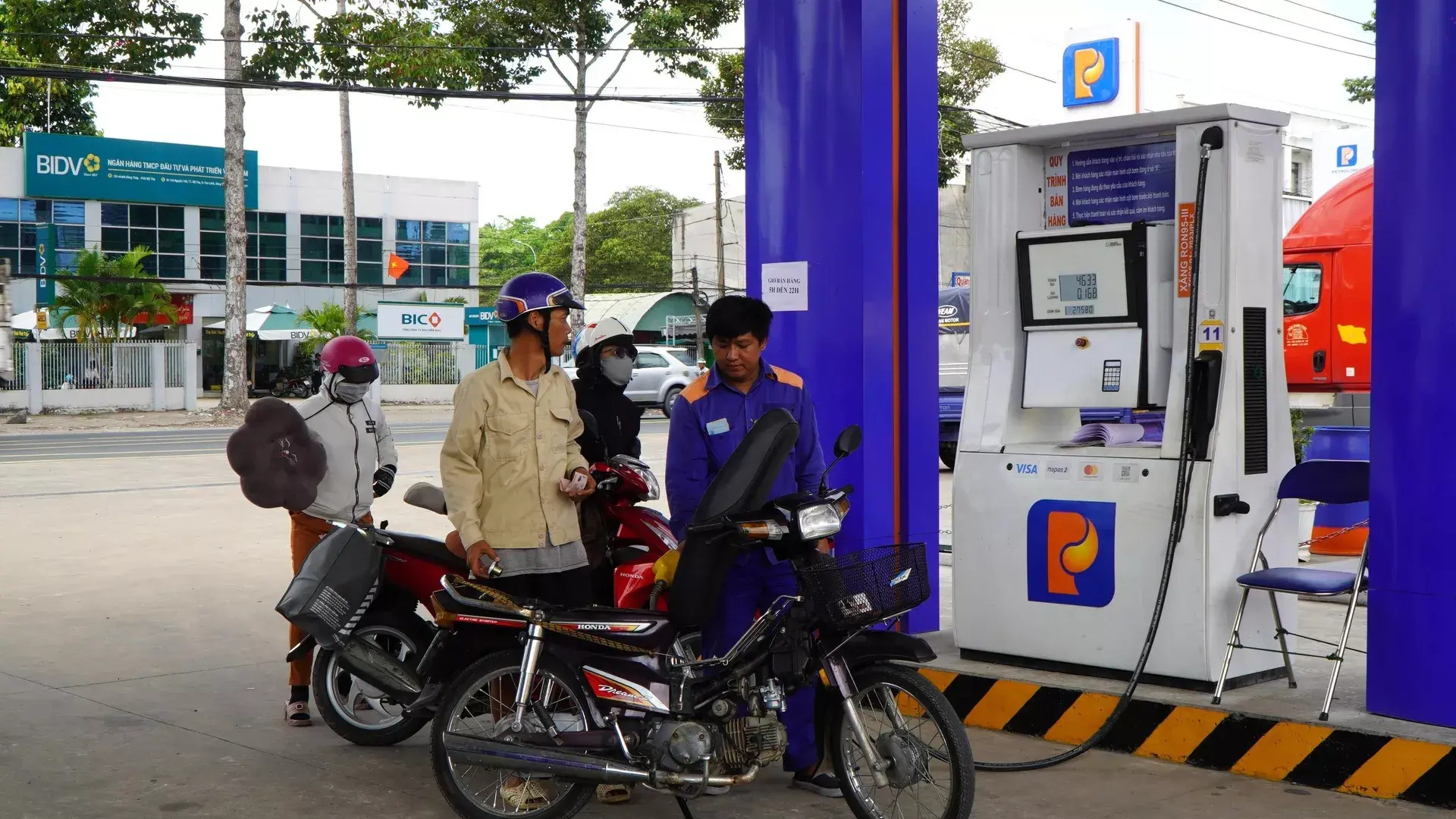 Bộ công thương khuyến khích làm việc từ xa để tiết kiệm xăng dầu