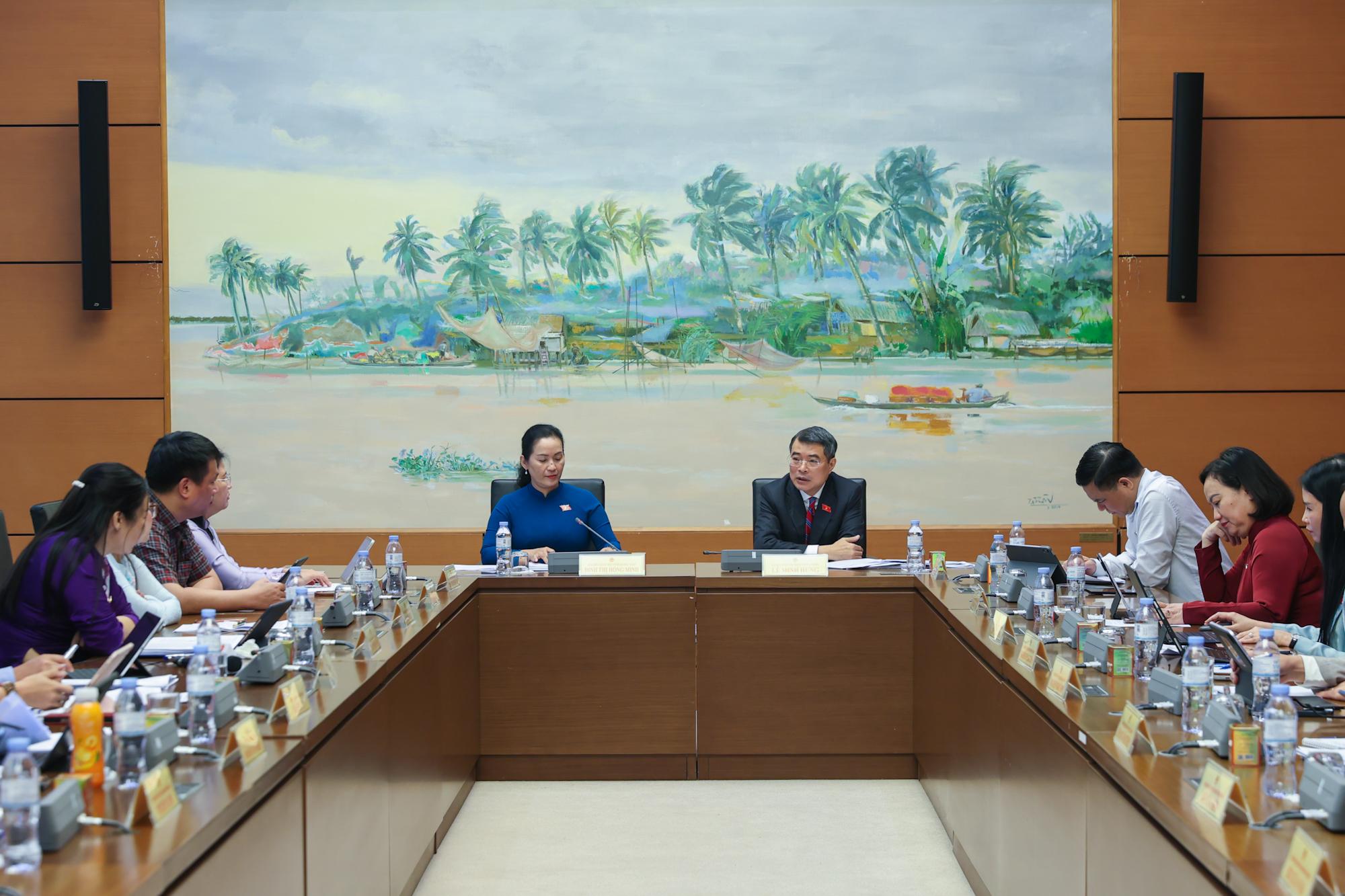 Gỡ “nút thắt” thể chế, tạo lực đẩy đạt mục tiêu tăng trưởng trên 10% Gỡ “nút thắt” thể chế, tạo lực đẩy đạt mục tiêu tăng trưởng trên 10%