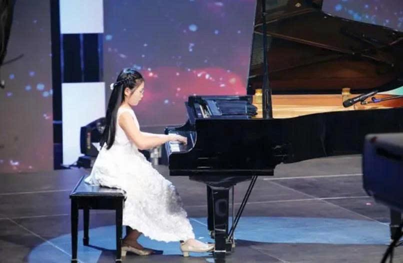 'Thần đồng piano' nhận học bổng gần 5 tỷ đồng của Mỹ, nổi tiếng từ năm 4 tuổi, 10 tuổi đã sở hữu loạt giải thưởng quốc tế danh giá 'Thần đồng piano' nhận học bổng gần 5 tỷ đồng của Mỹ, nổi tiếng từ năm 4 tuổi, 10 tuổi đã sở hữu loạt giải thưởng quốc tế danh giá