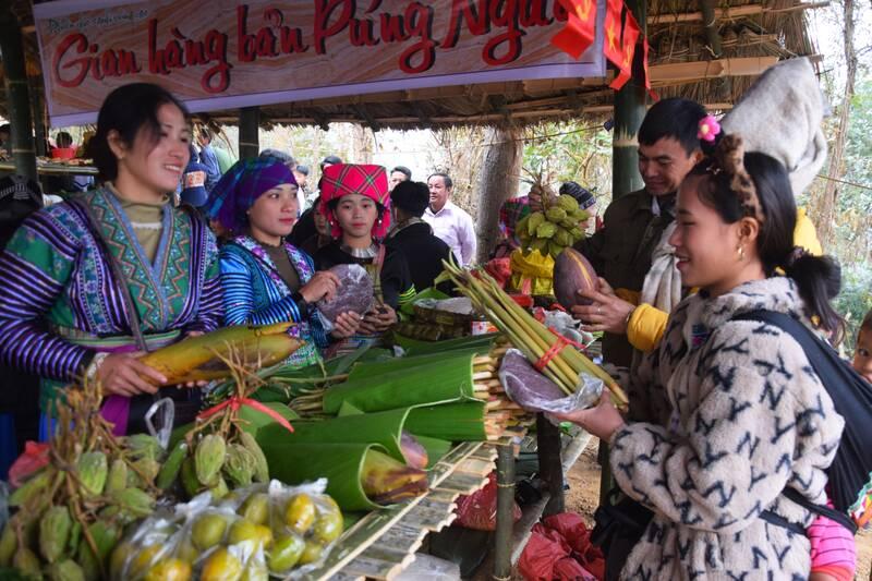Đánh thức tiềm năng du lịch từ chợ phiên truyền thống Đánh thức tiềm năng du lịch từ chợ phiên truyền thống