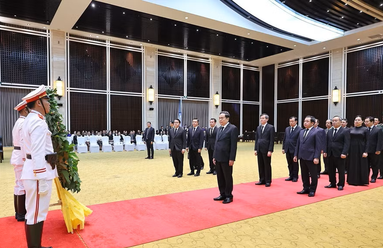 Chủ tịch Quốc hội Trần Thanh Mẫn viếng Chủ tịch Quốc hội Lào Saysomphone Phomvihane Chủ tịch Quốc hội Trần Thanh Mẫn viếng Chủ tịch Quốc hội Lào Saysomphone Phomvihane