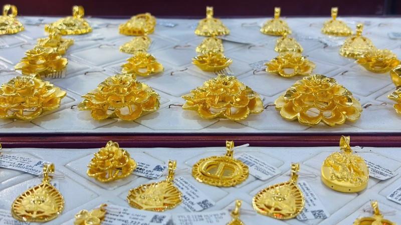 Giá vàng lập mặt bằng cao mới, giới đầu tư nghiêng về kịch bản tăng tiếp trong ngắn hạn