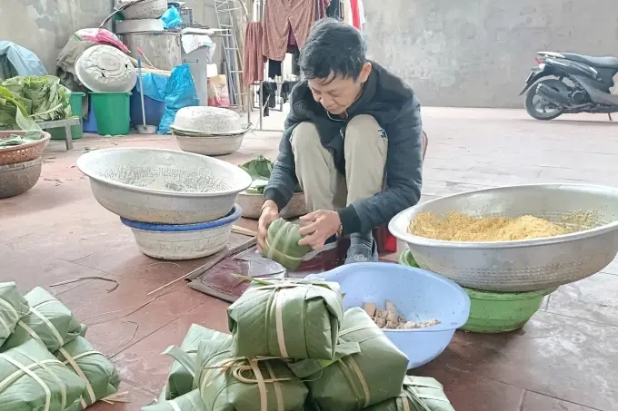 Chuyện những người "giữ lửa" làng bánh Việt khi Tết cận kề