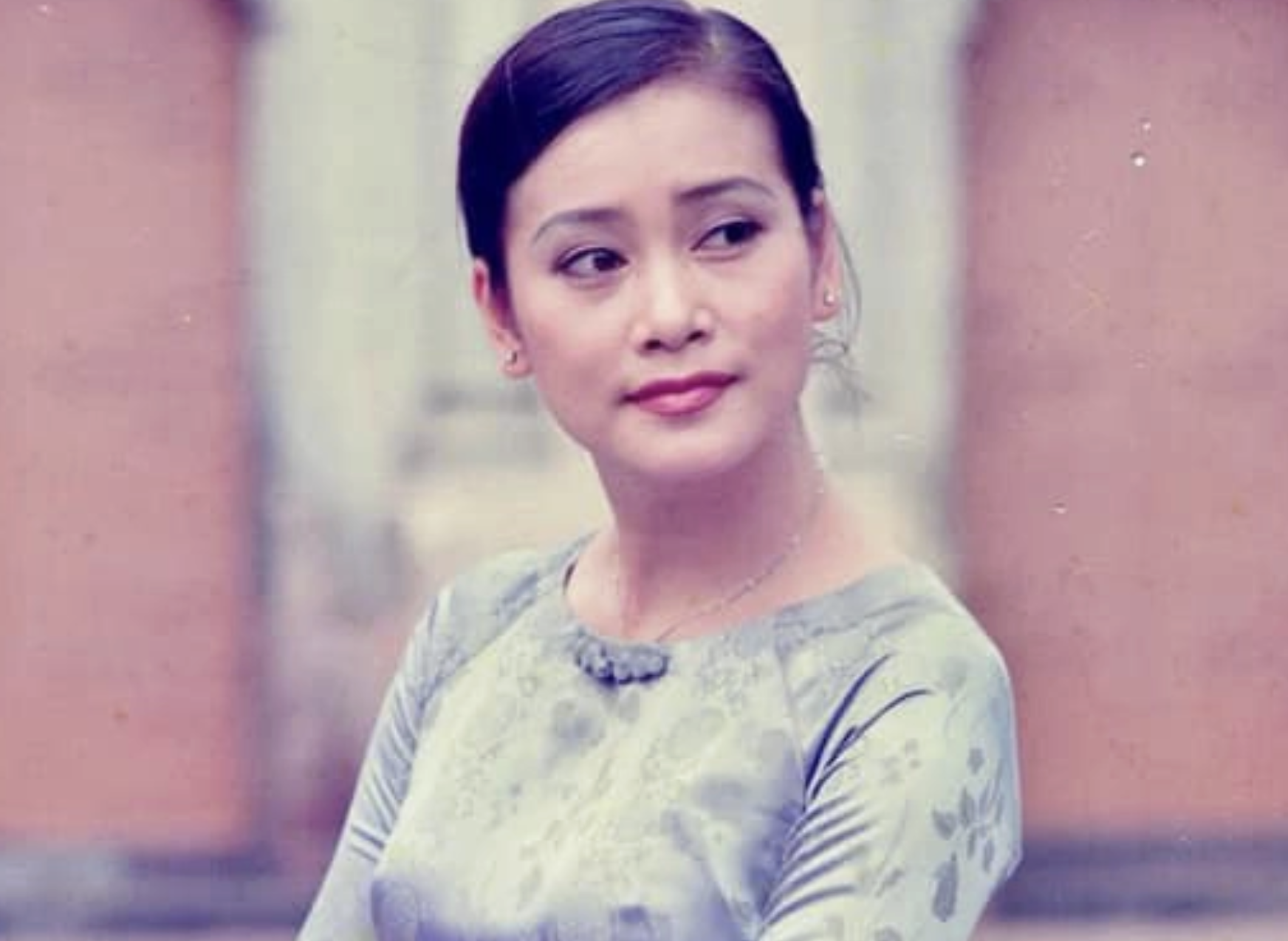 NSƯT quen mặt với khán giả từng bị mẹ cấm theo cải lương vì sợ khổ, được chồng là cựu công an hơn 10 tuổi cưng chiều hết mực