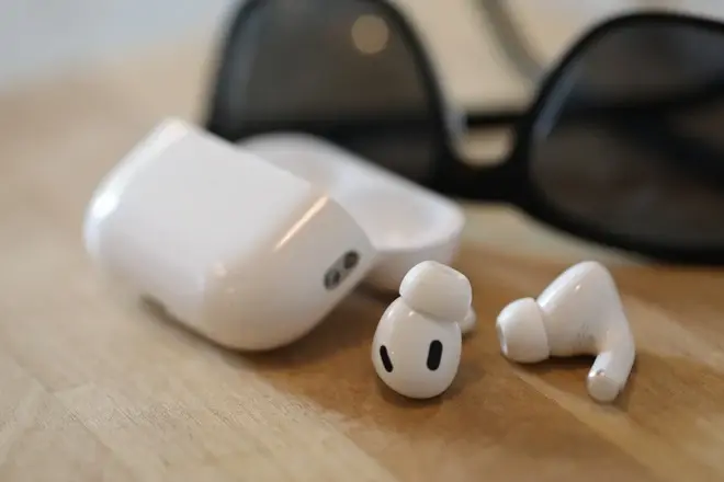 Apple chuẩn bị tung AirPods gắn camera, tham vọng biến tai nghe thành trợ lý AI cá nhân