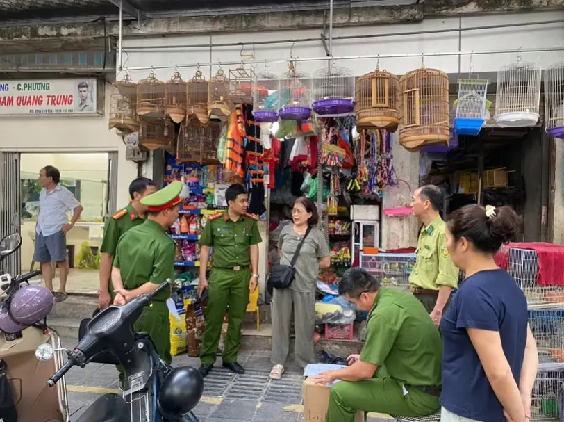 Công an Hà Nội kiểm tra gần 10.000 cơ sở kinh doanh trong quý II/2026 Công an Hà Nội kiểm tra gần 10.000 cơ sở kinh doanh trong quý II/2026