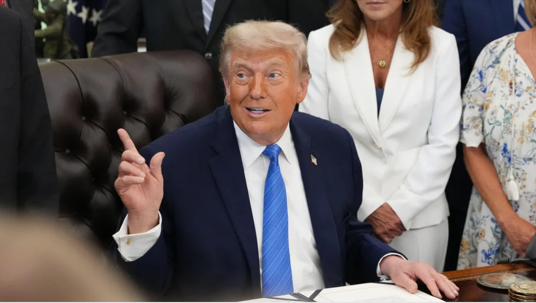 Ông Trump tuyên bố ‘Tôi yêu lạm phát’, khoe chiến tích tịch thu hàng triệu thùng dầu, đánh chìm 22 tàu chiến Iran trong một đêm Ông Trump tuyên bố ‘Tôi yêu lạm phát’, khoe chiến tích tịch thu hàng triệu thùng dầu, đánh chìm 22 tàu chiến Iran trong một đêm