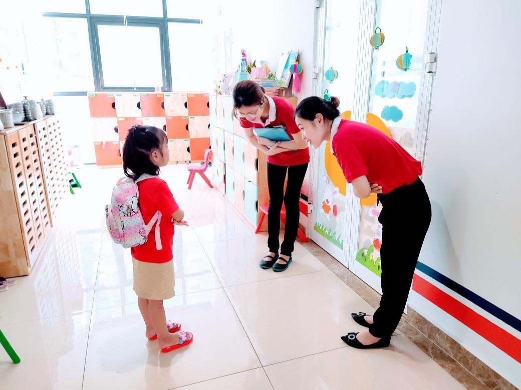 Đại biểu Quốc hội lo ngại bởi nhiều trẻ em không biết tự chào hỏi khi khách đến nhà Đại biểu Quốc hội lo ngại bởi nhiều trẻ em không biết tự chào hỏi khi khách đến nhà