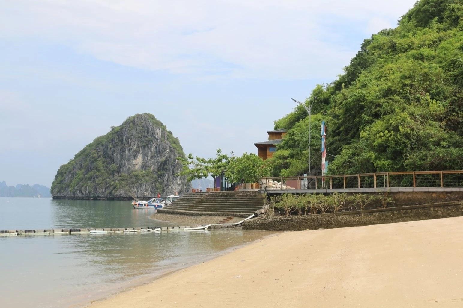 Bãi biển kín tiếng 'đẹp nhất thế giới' của Việt Nam vừa được quốc tế vinh danh, có thông báo mới