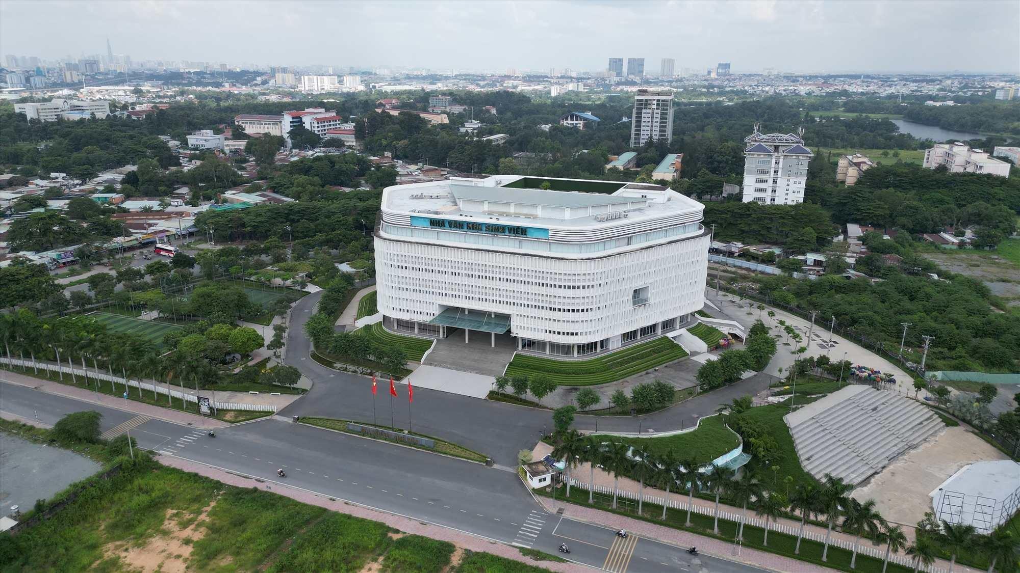 Đại học lớn thứ 2 Việt Nam có 387 Giáo sư, Phó Giáo sư và 1.600 Tiến sĩ, quy mô hơn 100.000 sinh viên, đăng ký trở thành trường 'tinh hoa'