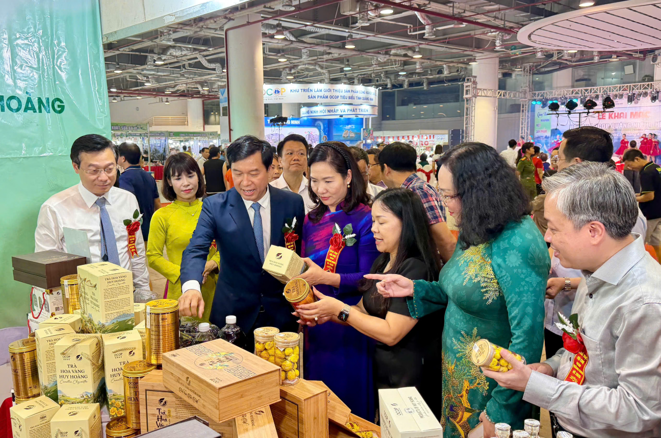 Đưa sản phẩm OCOP bước ra khỏi kệ hàng để làm “đại sứ” du lịch Đưa sản phẩm OCOP bước ra khỏi kệ hàng để làm “đại sứ” du lịch
